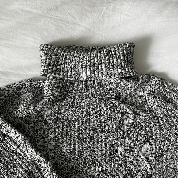 Gray Cable Knit Turtleneck Sweater - Picture 2 of 4